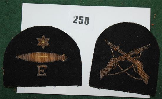 2 military epalettes